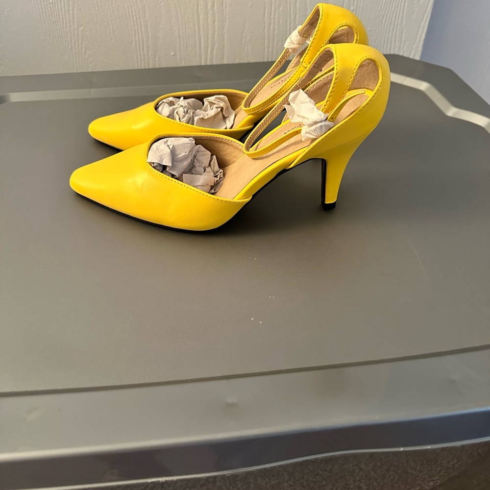 Bright Yellow Women's Heels - Picture 5 of 5